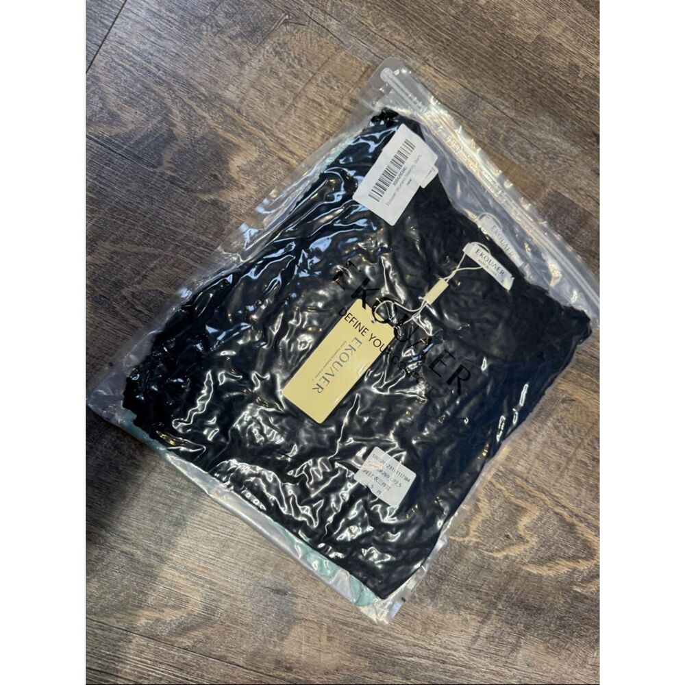 NWT 3 Pack-Women’s Short Sleeve Maternity Ruched Tee - Black, Gray, Mint - Picture 4 of 5